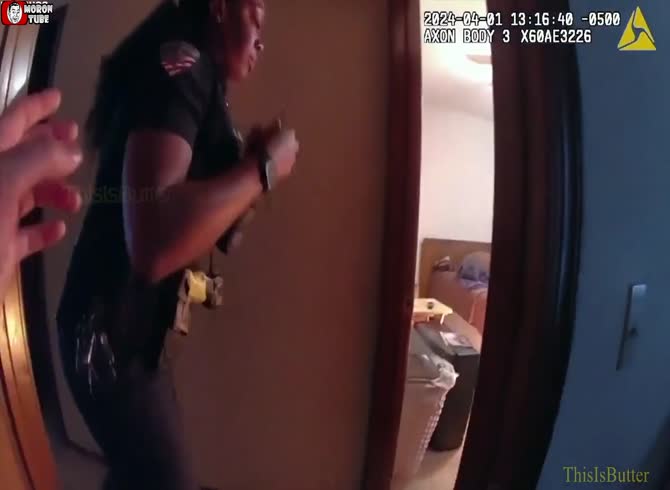 Video :A man lights himself on fire while being evicted (Warning - frightening)